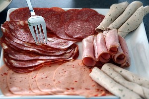 Anchetă în cazul unui copil mort la spital după ce ar fi mâncat shaorma de la un fast-food din Capitală