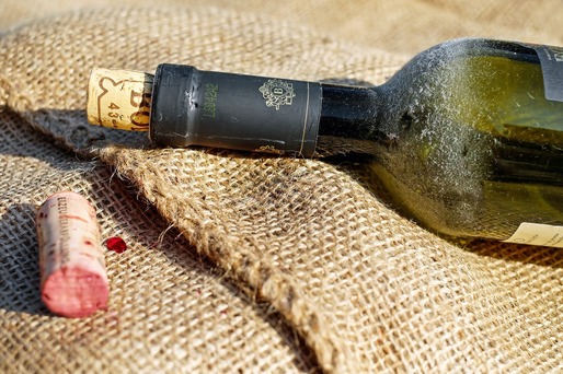 Record - O sticlă de vin din 1774 a fost vândută la licitație pentru mai mult de 103.000 de euro