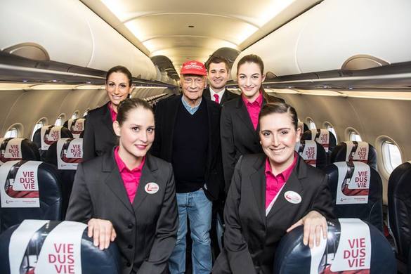 FOTO Din nou curse aeriene ieftine între București și Viena. Niki Lauda, triplu campion mondial de Formula 1, își readuce avioanele în România, în înțelegere cu Ryanair