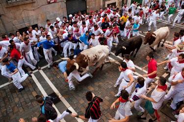 VIDEO 20% dintre cei care aleargă în fața taurilor la festivalul de la Pamplona sunt americani