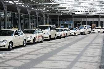 TOP cele mai ieftine și cele mai scumpe călătorii cu taxiul între aeroport și centrul orașului. Comparația cu România nemulțumește taximetriștii din Bruxelles