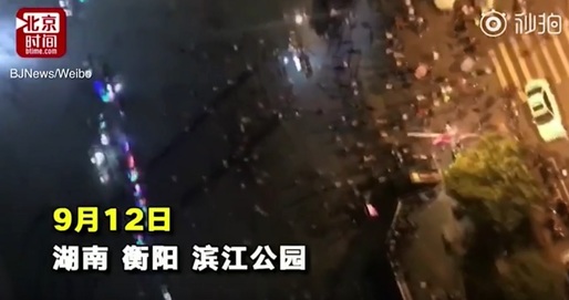 VIDEO China: Nouă morți și 43 de răniți după ce un bărbat a intrat cu mașina în mulțime într-o piață