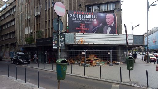 FOTO Legea greșită care a evacuat forțat firmele de la parterul blocurilor cu risc seismic are efect: Cinematograful Patria, emblematic pentru București din 1935, a devenit loc de depozitare a deșeurilor