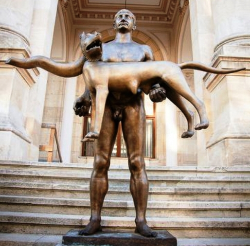 FOTO Unde poate fi reamplasată statuia împăratului Traian cu lupoaica, îndepărtată anul trecut de pe treptele Muzeului Național de Istorie. Ce părere au urbaniștii