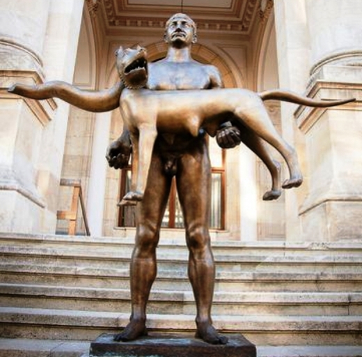 FOTO Unde poate fi reamplasată statuia împăratului Traian cu lupoaica, îndepărtată anul trecut de pe treptele Muzeului Național de Istorie. Ce părere au urbaniștii