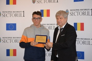 Primăria Sector 1 i-a chemat la premii pe elevii cu nota 10 la Bacalaureat. Au venit doar părinții, deoarece toți tinerii au plecat din țară