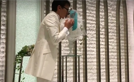 Un bărbat din Japonia a celebrat căsătoria cu o hologramă