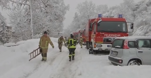 VIDEO Ninsorile abundente creează haos în Europa - șosele blocate, trenuri anulate și școli închise