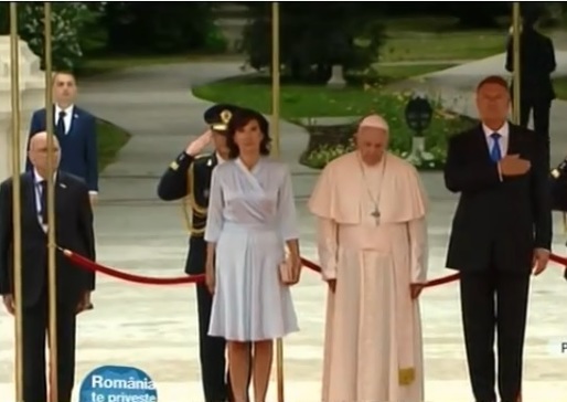 VIDEO&GALERIE FOTO Papa Francisc a ajuns în România