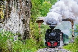 Maramureș: Locomotiva mocăniței de la Vișeu a deraiat; șase turiști au fost răniți ușor