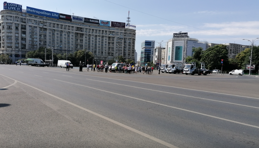 Au început protestele din Piața Victoriei. Jandarmeria: tunurile de apă se află în cazărmi