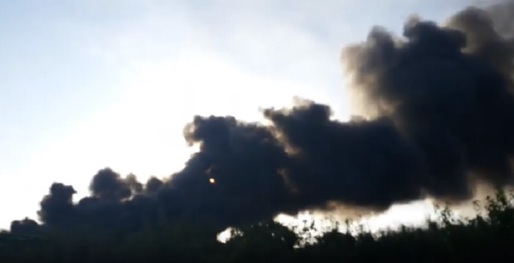 VIDEO Incendiu de proporții la o firmă care se ocupă cu reciclarea materialelor; populația, avertizată prin Ro-Alert