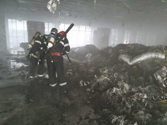 FOTO Incendiu la o clădire de birouri în construcție