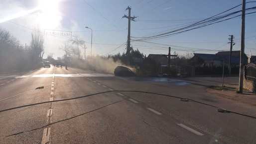 VIDEO Un șofer a intrat într-o stație de gaze naturale din Crevedia. Circulația pe DN1A oprită în ambele sensuri