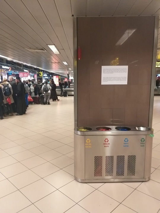 FOTO La Aeroportul Internațional ”Henri Coandă” au fost puse afișe în limbile română, engleză și chineză în vederea informării publicului privind pericolul reprezentat de noul coronavirus