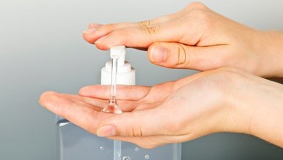 eMAG a suspendat de la vânzare un produs antibacterian listat ca "promoție" la prețul de 39 lei