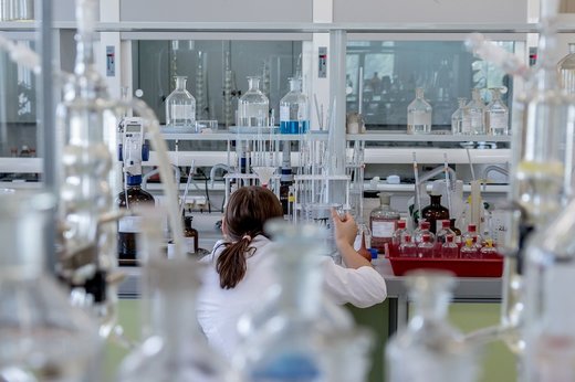 Sindicatele din sănătate cer sporuri între 55% și 85% din salariu pentru personalul de specialitate medico-sanitar și auxiliar sanitar ce tratează pacienții cu coronavirus