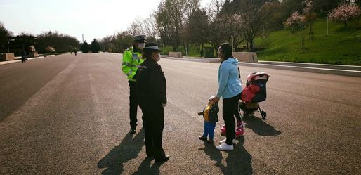 GALERIE FOTO Poliția - „Când #staiacasă rămâne doar la nivelul de hashtag. Păcat! :( ”. Românii, în parcuri