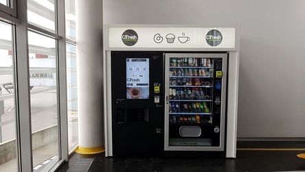 FOTO O nouă măsură inovativă în contextul pandemiei, în premieră în România: Lampa UV în automatele O’Fresh și SaniStation