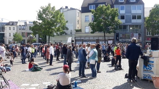 Mii de germani au ieșit în stradă pentru a protesta față de restricții, pentru al doilea weekend consecutiv