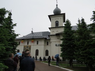 FOTOREPORTAJ Bisericile - redeschise pentru liturghii în aer liber