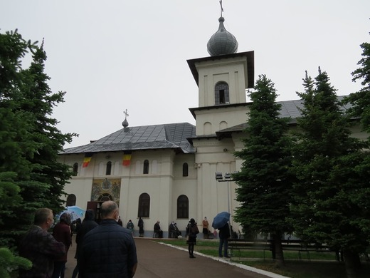 FOTOREPORTAJ Bisericile - redeschise pentru liturghii în aer liber