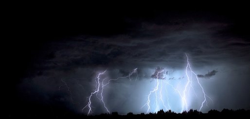 Avertizare meteo: Averse cu caracter torențial, descărcări electrice, vijelii și grindină, în întreaga țară