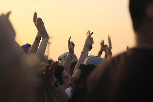 Orban: Va fi analizată reluarea spectacolelor în aer liber. Susțin un plan de sprijinire a sectorului cultural