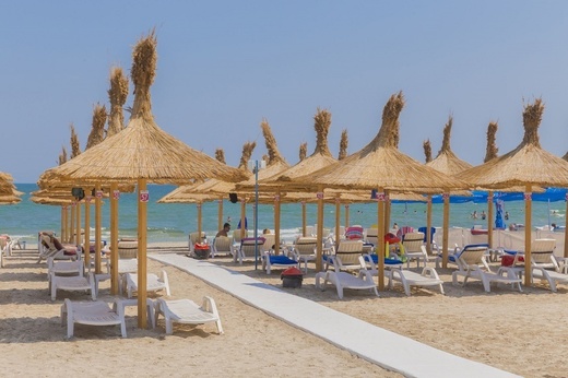 FOTO Plaja din Mamaia, luată cu asalt de turiști și constănțeni. Hotelierii se așteptau la o avalanșă de rezervări, dar nu a fost așa