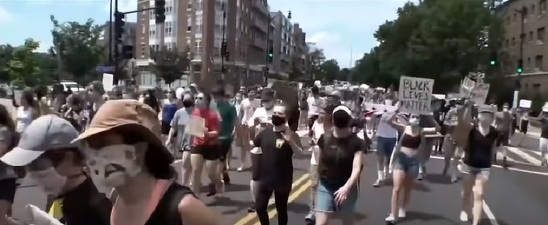 Protese de amploare în SUA,  mii de oameni pe stradă în Washington, New York și Philadelphia