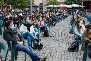 FOTO Cum au arătat primele concerte după ieșirea din izolare. Rock cu spectatori pe scaune și cu măști