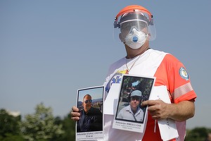 FOTO Angajații Ambulanței au ieșit pe stradă în București și alte orașe