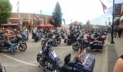 VIDEO Un stat american care nu a introdus deloc restricții trece ușor peste coronavirus și găzduiește un eveniment public cu un sfert de milion de participanți unde nu se poartă mască