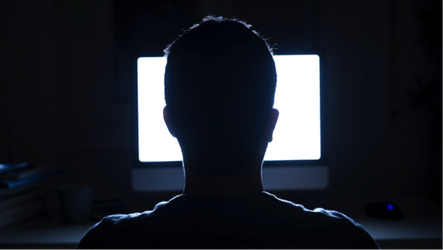 Tânărul craiovean condamnat pentru "jihadism" online a ieșit din închisoare și se bate cu statul pentru a i se permite să plece în Marea Britanie să se angajeze ca șofer