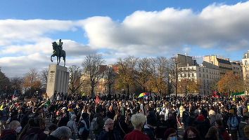 Protest la Paris - Mai multe mii de oameni au demonstrat împotriva unei legi care limitează identificarea polițiștilor