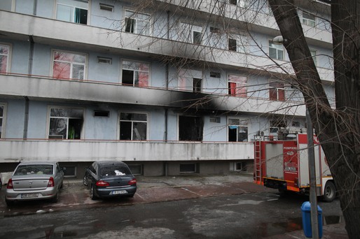 ULTIMA ORĂ FOTO Incendiu la Institutul Matei Balș din București. Cinci persoane au decedat. Iohannis a venit la fața locului: O zi tristă, îmi pare foarte rău...avem probleme structurale VIDEO