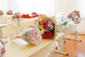 Fără mărțișoare și flori în școli de 1 și 8 Martie
