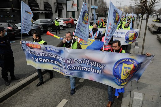 VIDEO&FOTO Protest cu fumigene la Ministerul de Interne – Polițiștii cer demisia ministrului