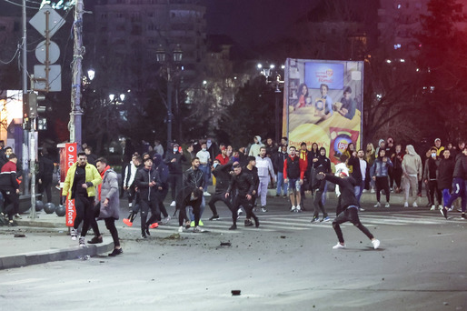 GALERIE FOTO Noi proteste anti-restricții în București și în alte mari orașe, cu AUR, Rădoi (liderul sindicatului Metrorex) și Șoșoacă 