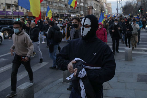 GALERIE FOTO Noi proteste anti-restricții în București și în alte mari orașe, cu AUR, Rădoi (liderul sindicatului Metrorex) și Șoșoacă 