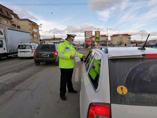 Modificări la Codul Rutier: limită de viteză de 30 km/h pentru bicicliști și interzicerea utilizării telefonului mobil pentru pietonii care traversează strada