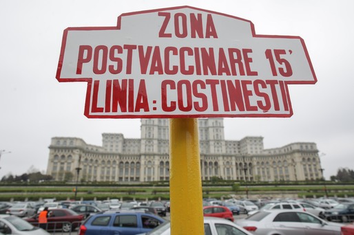 FOTO Primul centru de vaccinare drive-through din București, deschis în Piața Constituției
