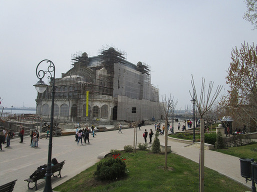FOTO Terasele din Mamaia și din Portul Tomis, principalele atracții pentru turiști de 1 mai. Faleza din Constanța și centrul stațiunii au fost luate cu asalt de turiști