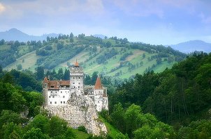 FOTO Castelul Bran lansează maratoane de vaccinare. Participanții primesc „diplomă pentru curaj, cu o nouă întâlnire peste 100 de ani” 