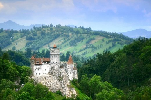 FOTO Castelul Bran lansează maratoane de vaccinare. Participanții primesc „diplomă pentru curaj, cu o nouă întâlnire peste 100 de ani” 