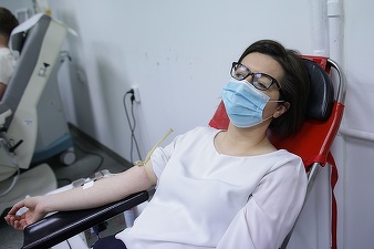 Ministrul Sănătății anunță ce pregătește Guvernul - fără mască obligatorie în spațiile deschise neaglomerate