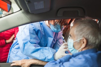 Centru de vaccinare în Vama Nădlac II - pentru diaspora. Demnitar: Unii români nu vor să intre în țară, vin doar să se vaccineze