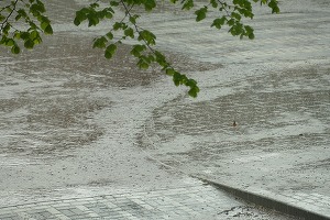 Ploile torențiale continuă. Meteorologii anunță că toată țara va fi afectată în următoarele zile