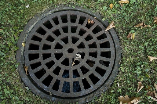 Puțin peste jumătate din România conectată la sistemele de canalizare