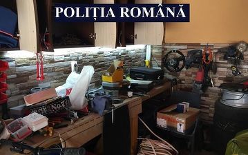 Metoda prin care se fură curent electric în restaurante, hoteluri, service-uri auto. Percheziții ale poliției